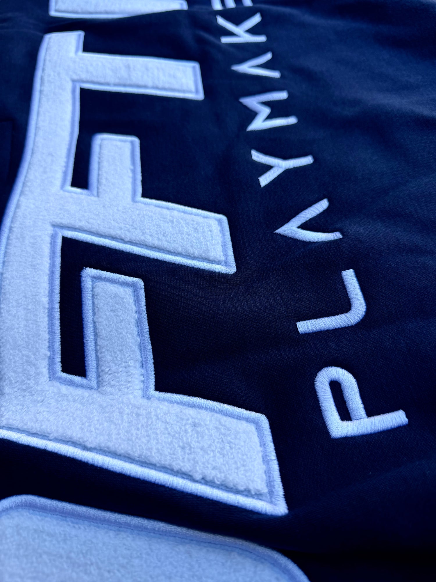 Playmaker Crewneck Navy/White