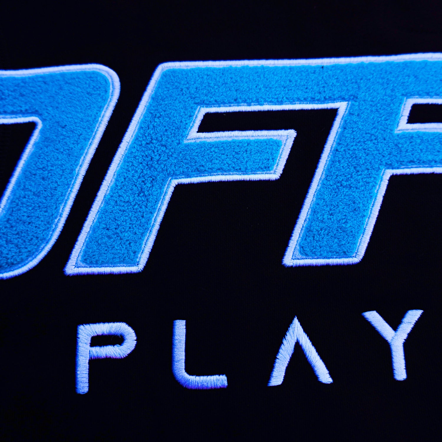 Playmaker Crewneck Black/Aqua