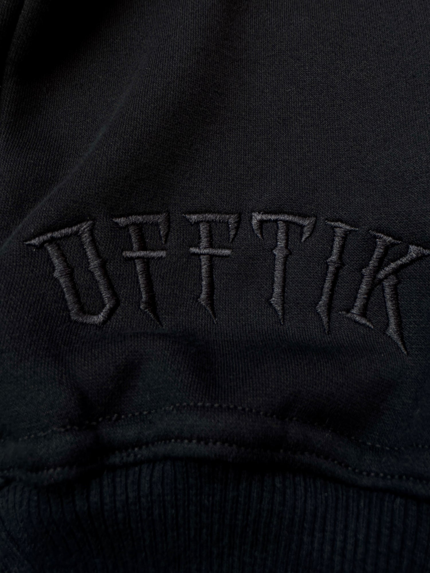 Core Logo Trackies Black/Black