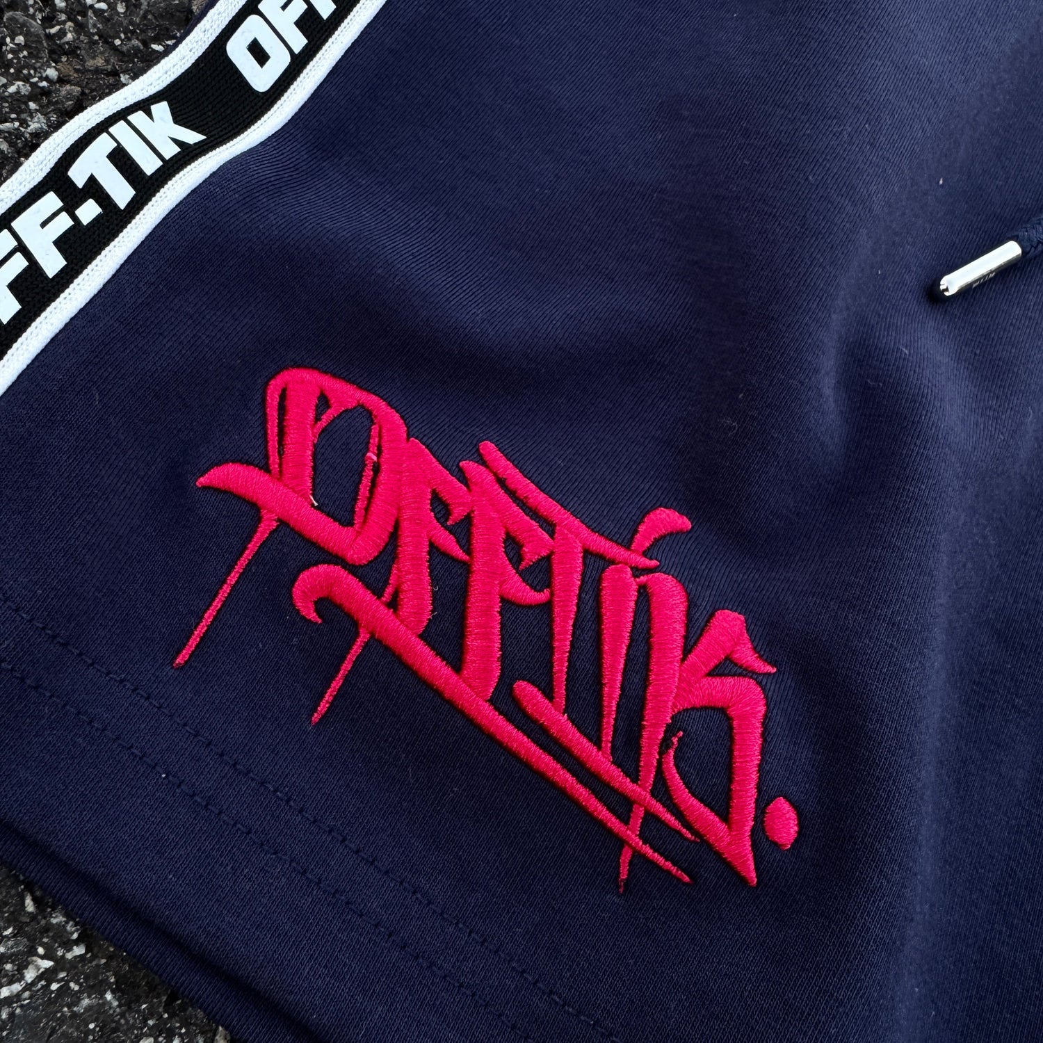 Signature Shorts - Navy/Red