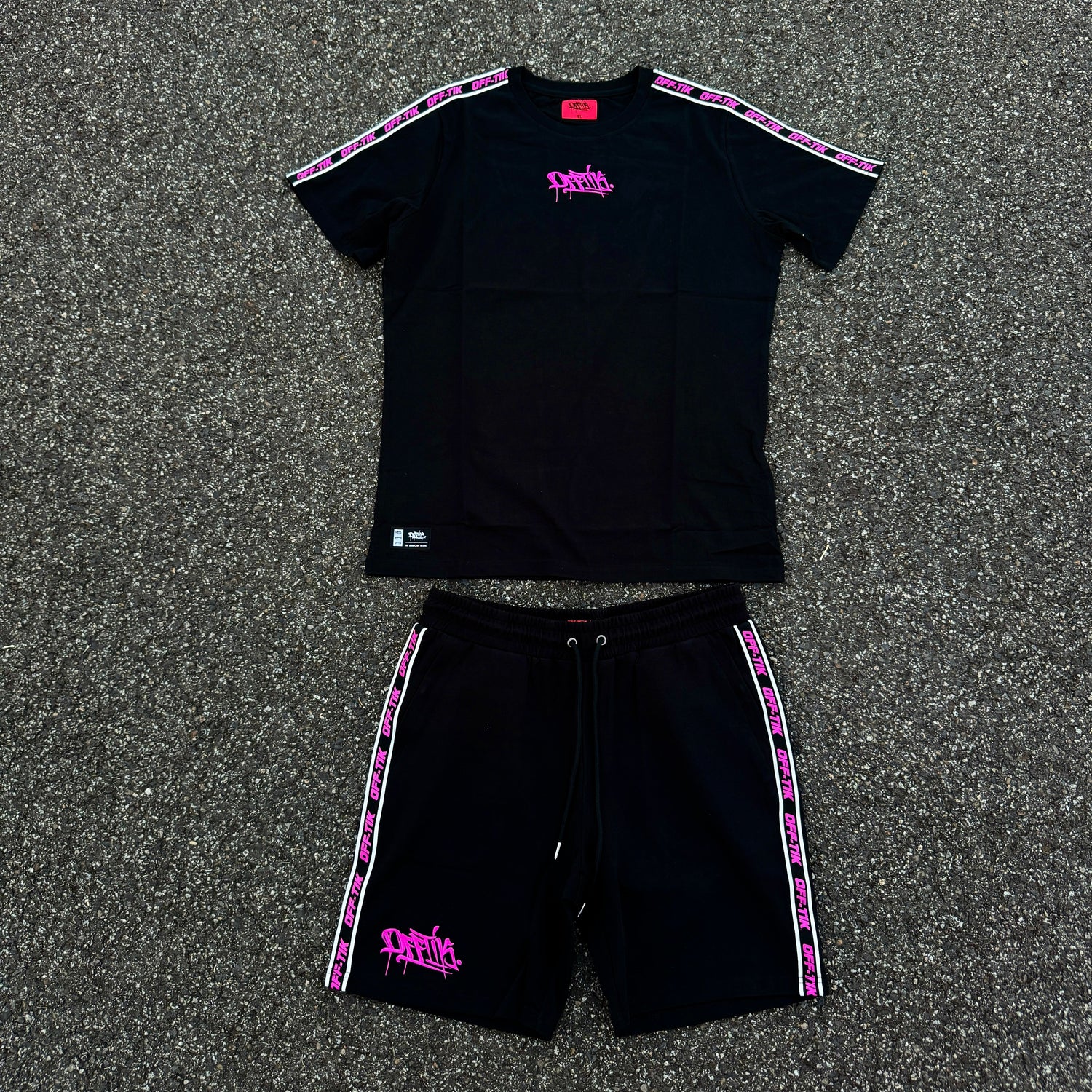 Signature T-Shirt - Black/Pink