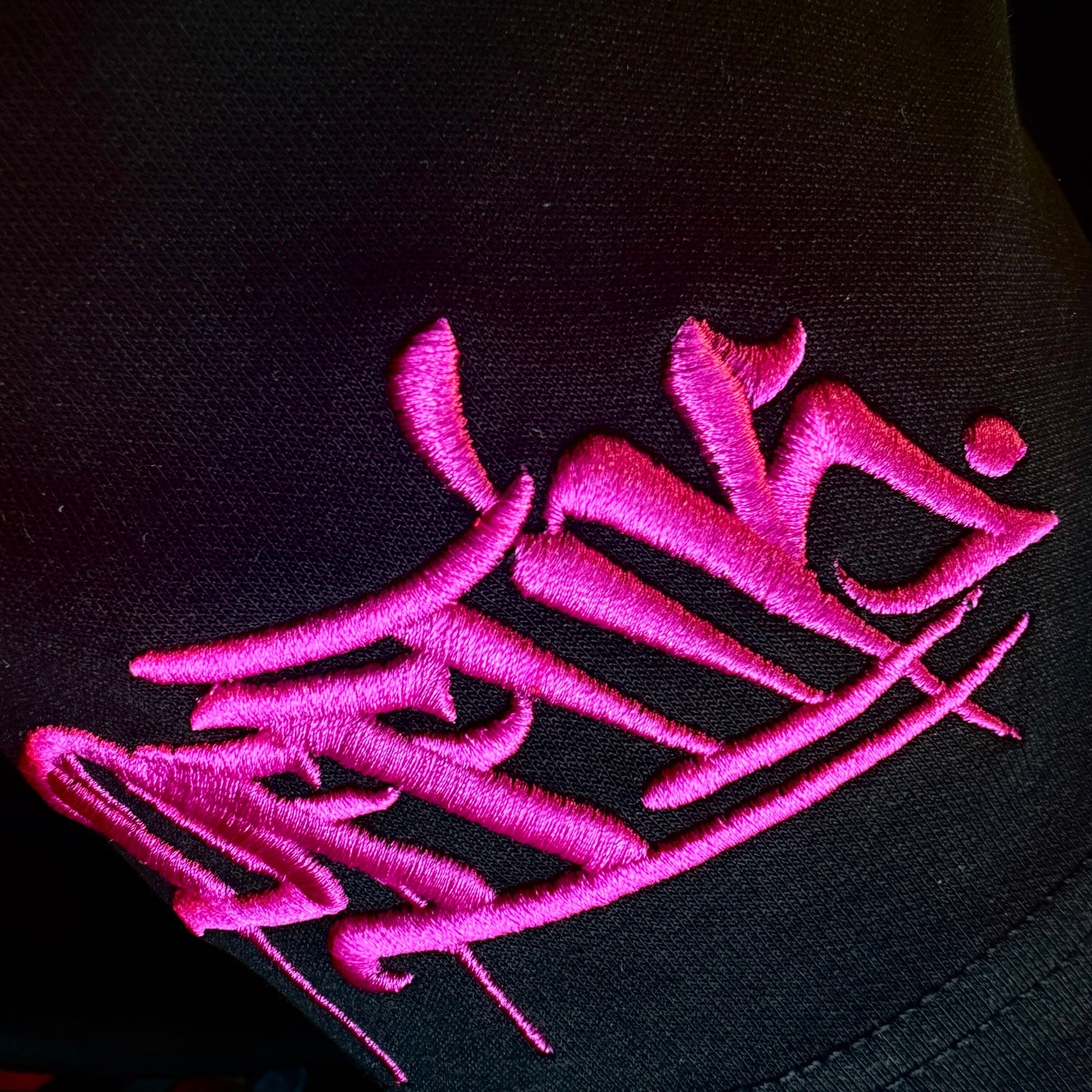 Signature Shorts - Black/Pink