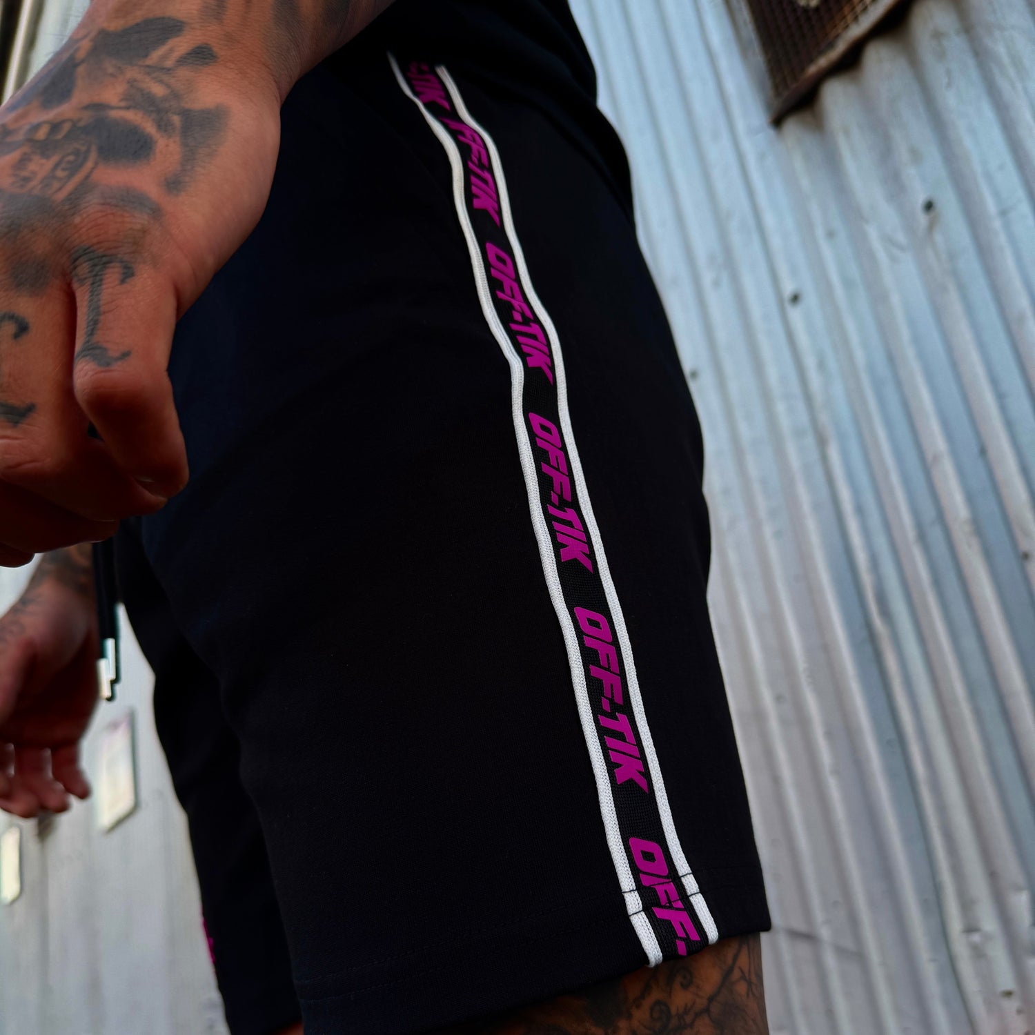 Signature Shorts - Black/Pink