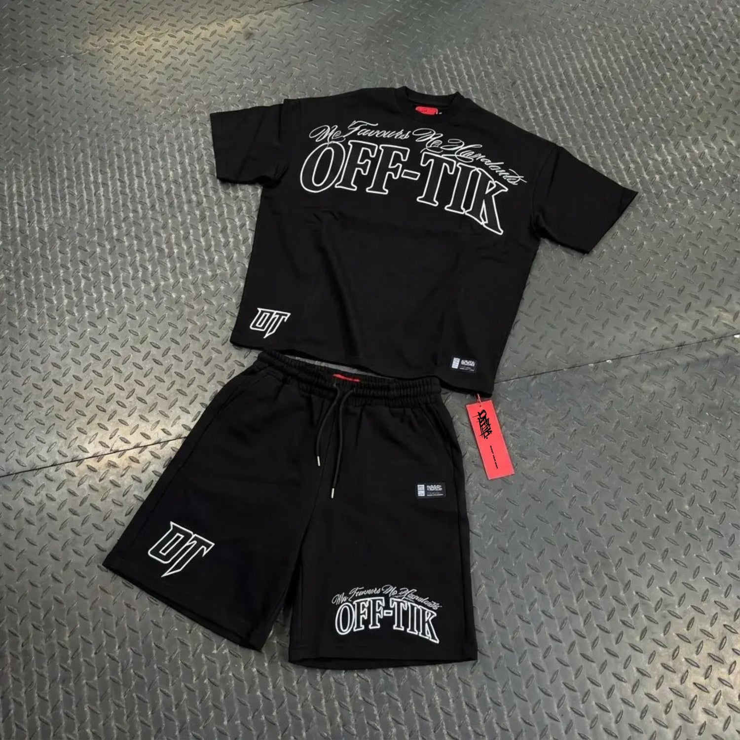 Oversized Script Shorts Black/White