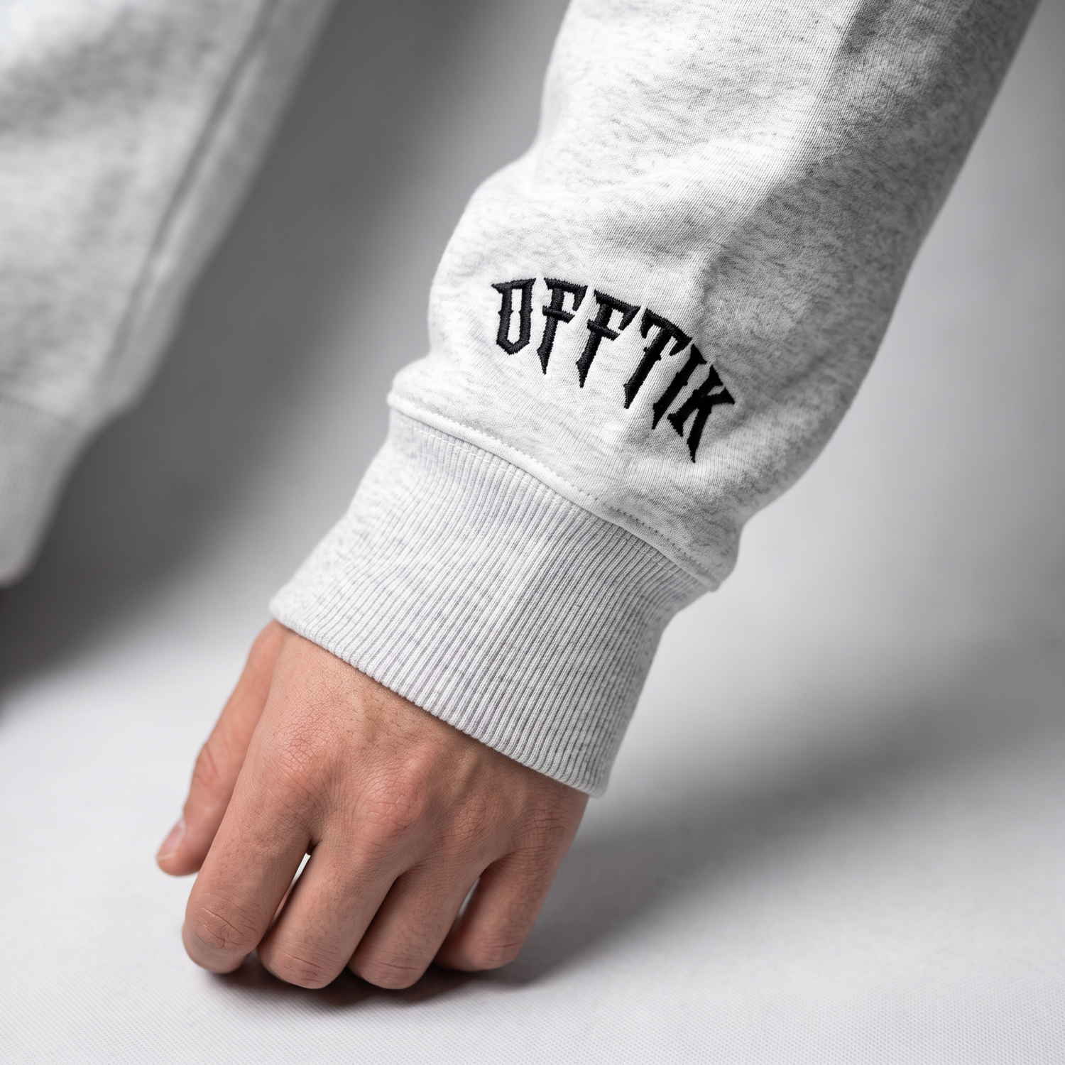 Playmaker Crewneck Light Grey/Black