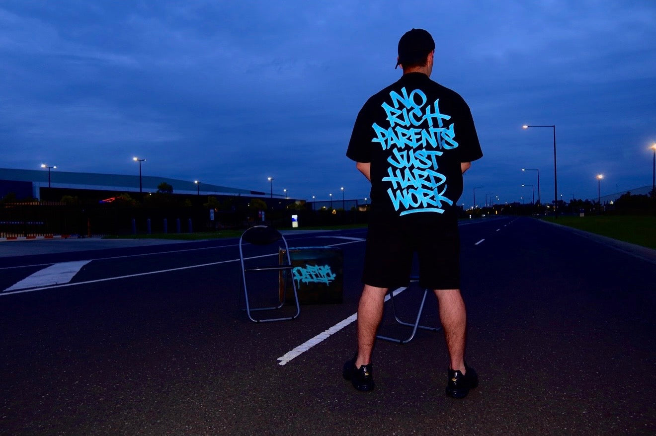 Oversized Script Tee Black/Aqua