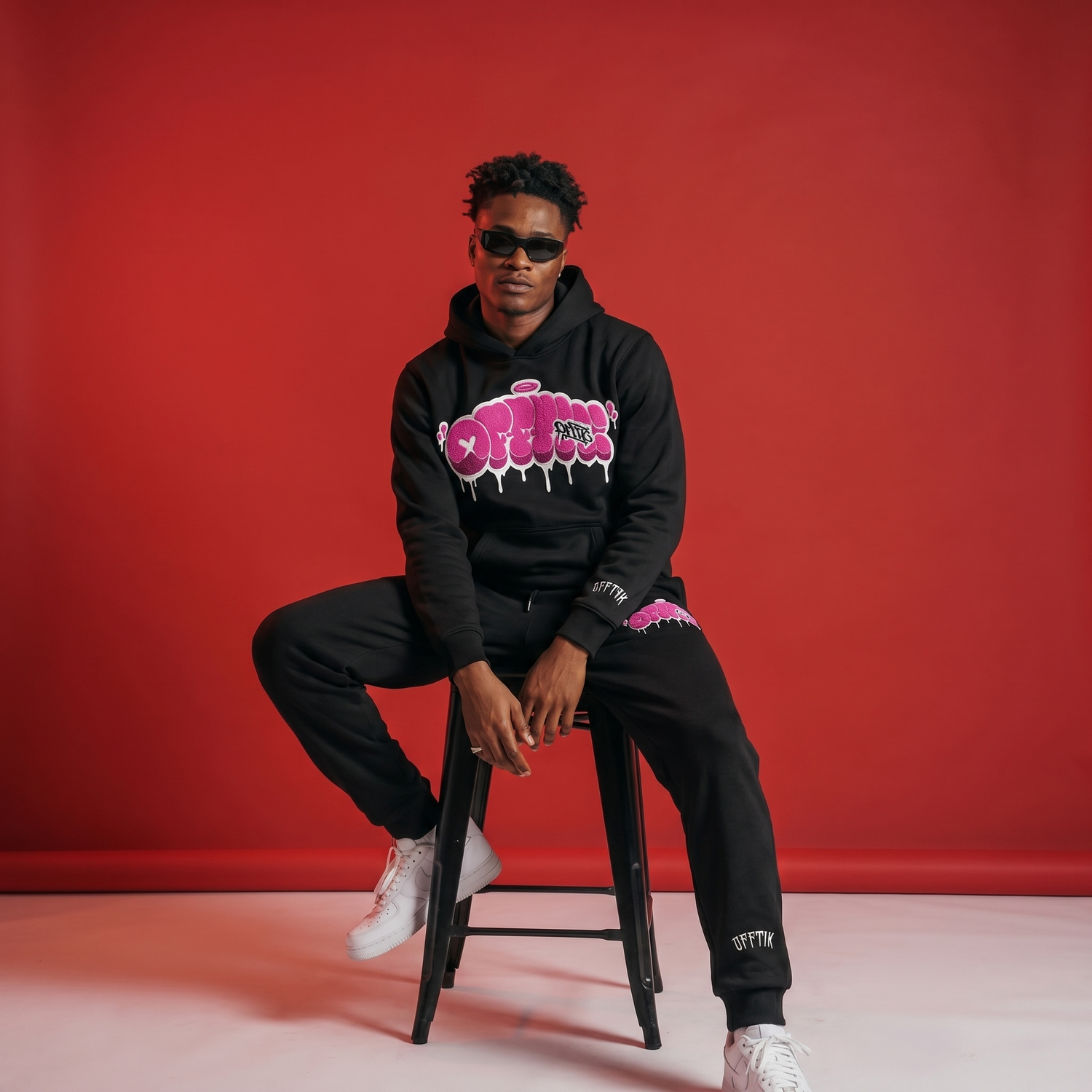 Throwy Hoodie Black/Pink